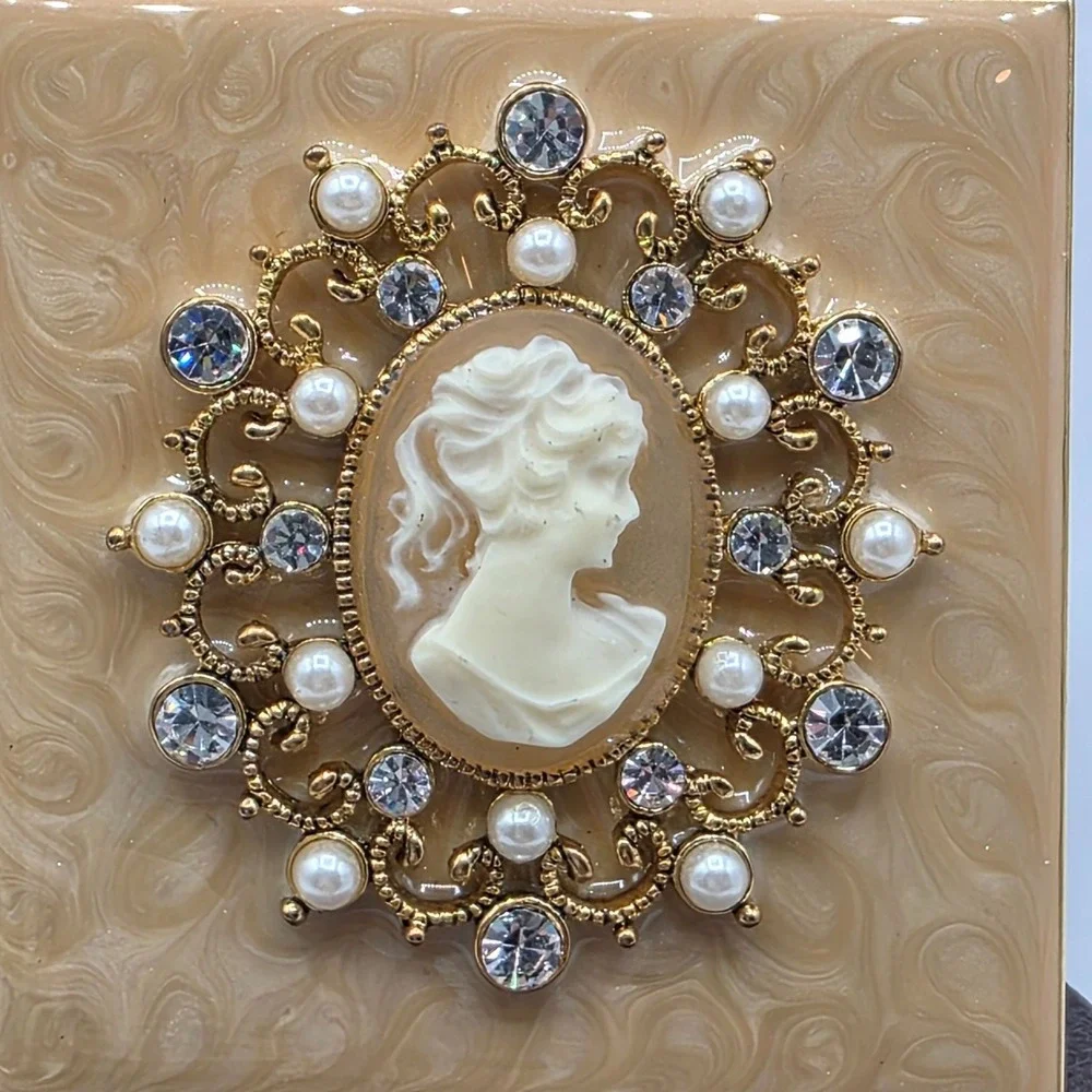 Vintage Cameo Compact Mirror Rhinestone‎ Pearl Gold Trim Lighted Makeup Ornate